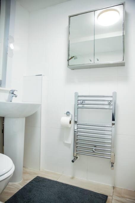 3 Bed Flat With Balcony Central Лондон Екстериор снимка