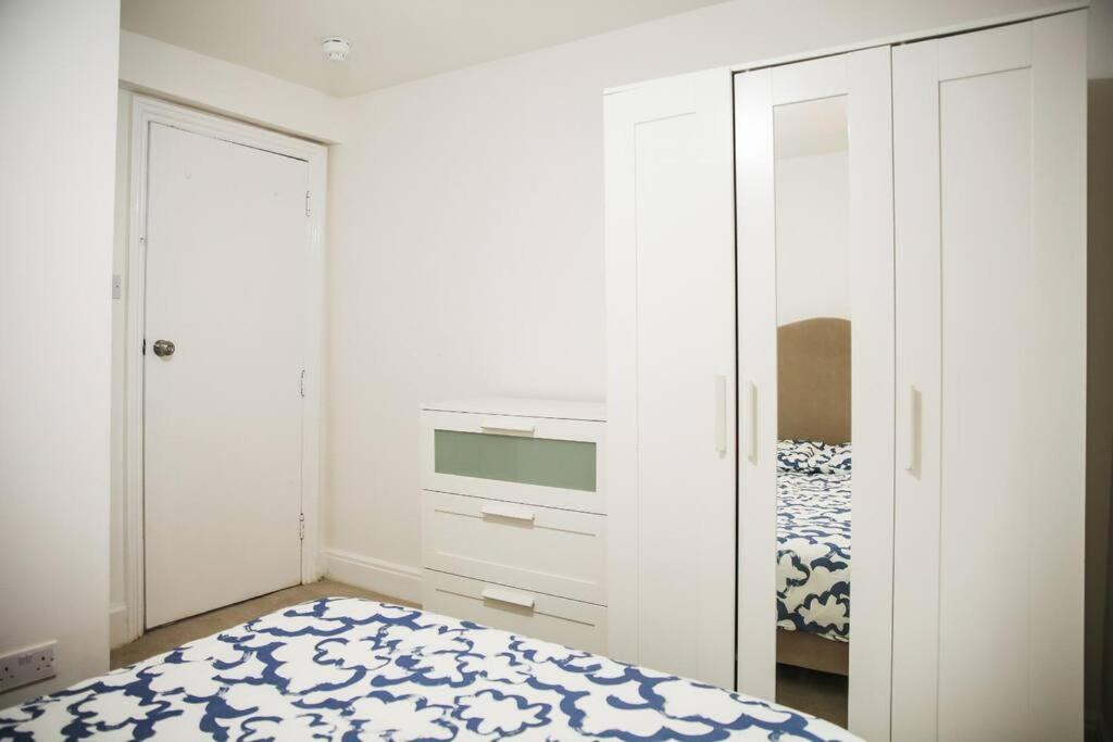 3 Bed Flat With Balcony Central Лондон Екстериор снимка