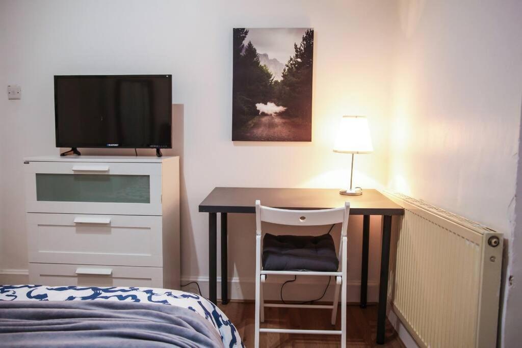 3 Bed Flat With Balcony Central Лондон Екстериор снимка