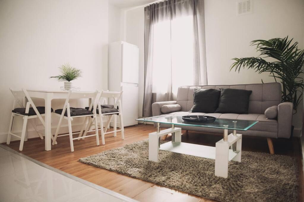 3 Bed Flat With Balcony Central Лондон Екстериор снимка