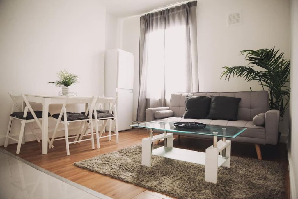 3 Bed Flat With Balcony Central Лондон Екстериор снимка